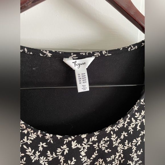 Thyme Maternity Short Sleeve Front Knot Black and White Floral Maternity Top, XS - Picture 3 of 6